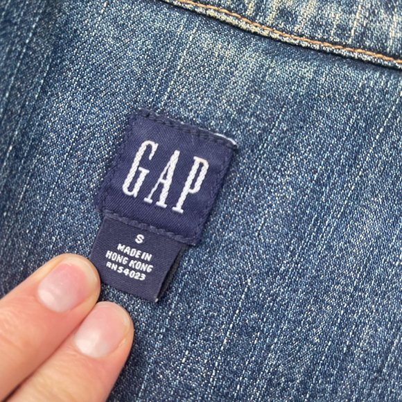 Gap Women's Denim Button Jacket - Picture 2 of 3